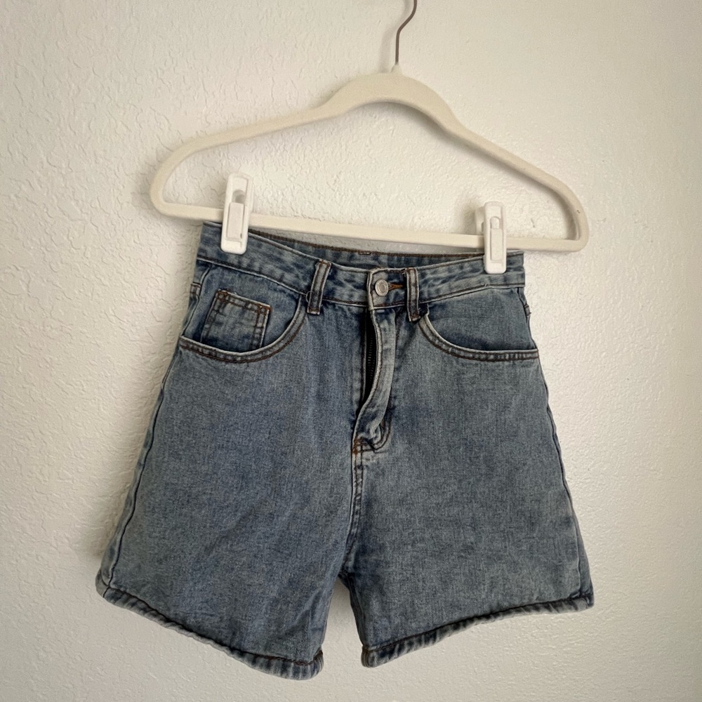Mom shorts. 90s style. Cute with tights. High waisted shorts XXS